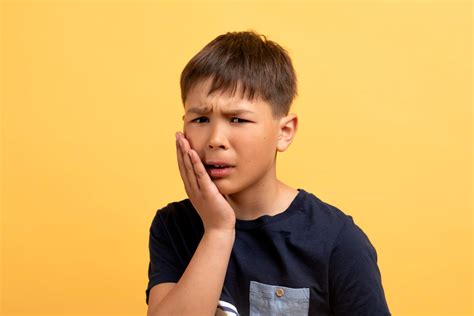 sharp pain in back when drinking something cold .